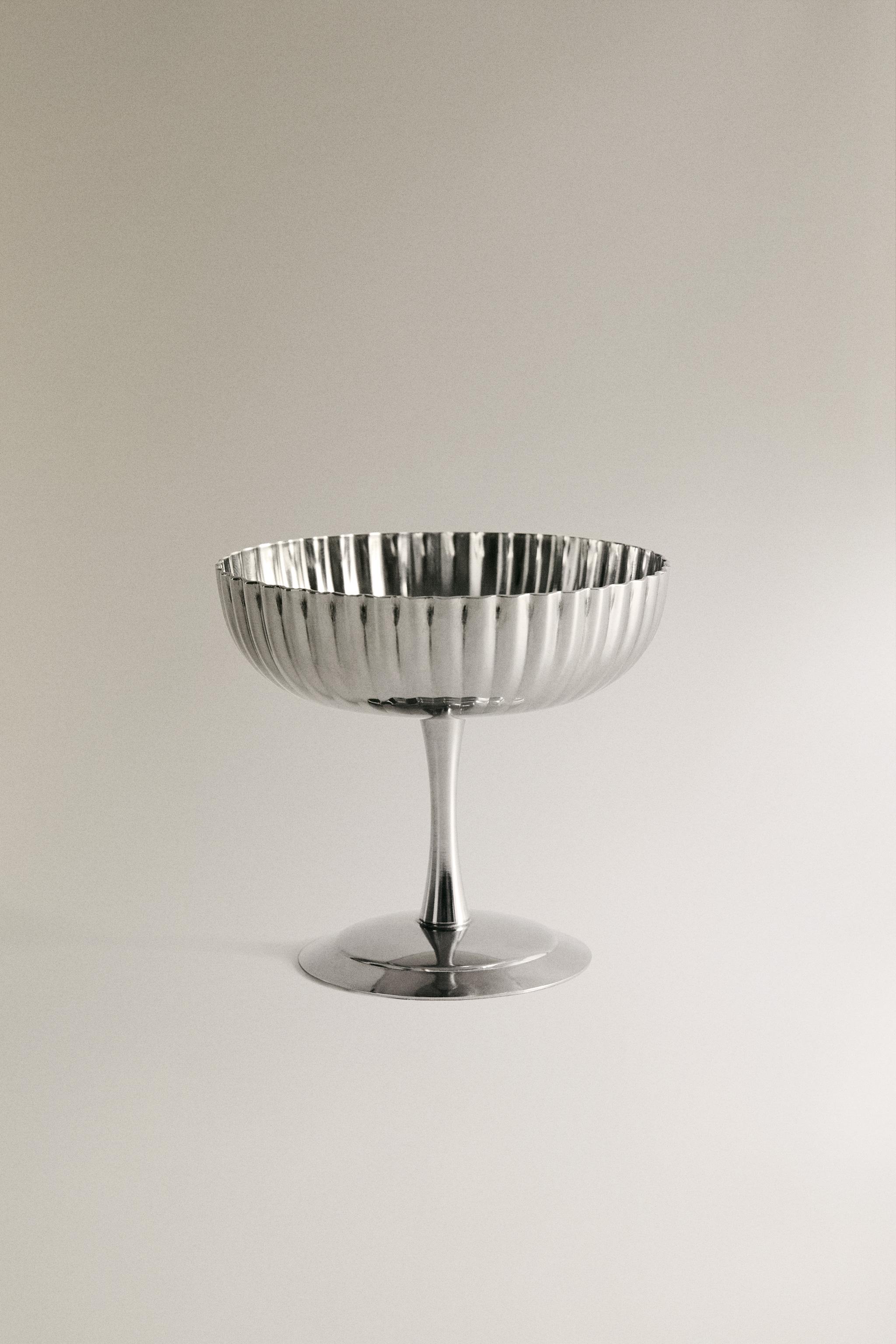 SCALLOPED METAL GLASS